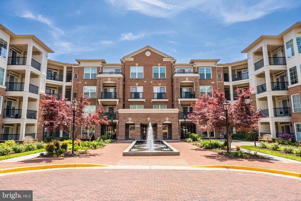 2903 SAINTSBURY PLAZA 402, FAIRFAX, VA 22031, 3 Bedrooms Bedrooms, ,2 BathroomsBathrooms,Residential,For Sale,SAINTSBURY,VAFX2238538