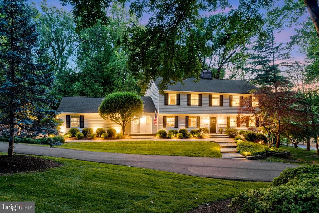 1052 LEIGH MILL ROAD, GREAT FALLS, VA 22066, 5 Bedrooms Bedrooms, 22 Rooms Rooms,3 BathroomsBathrooms,Residential,For Sale,LEIGH MILL,VAFX2242182