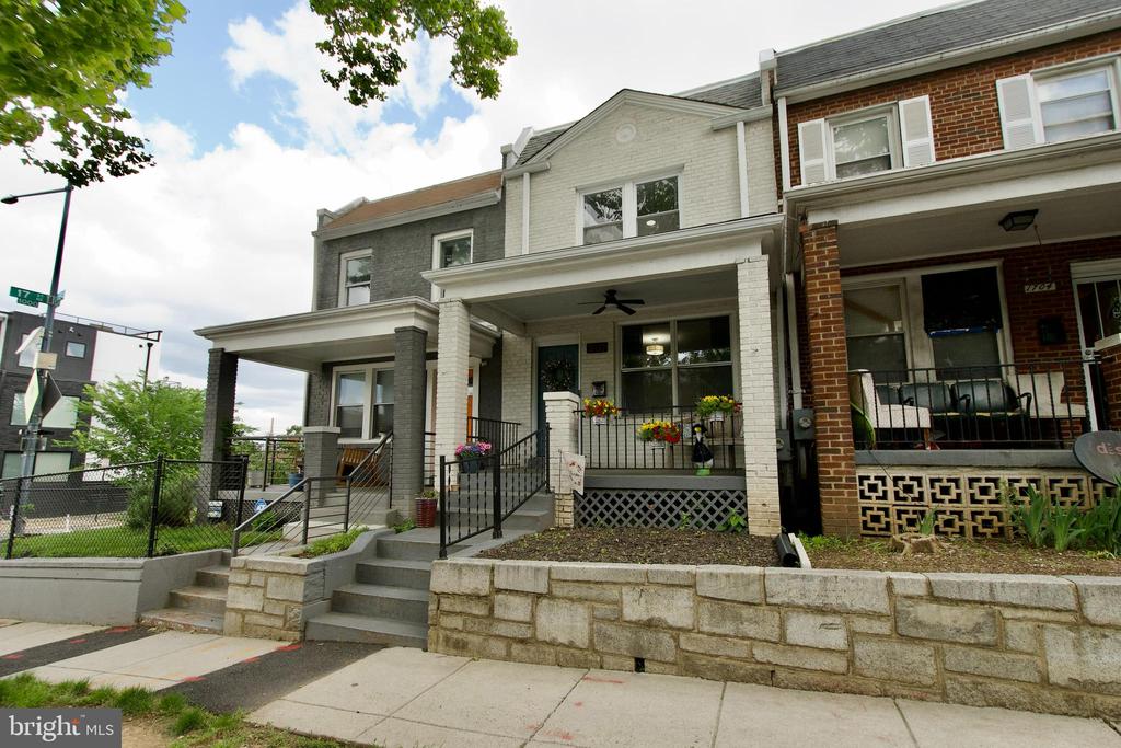 1702 LANG PLACE NE, WASHINGTON, DC 20002, 2 Bedrooms Bedrooms, ,2 BathroomsBathrooms,Residential,For Sale,LANG,DCDC2202288