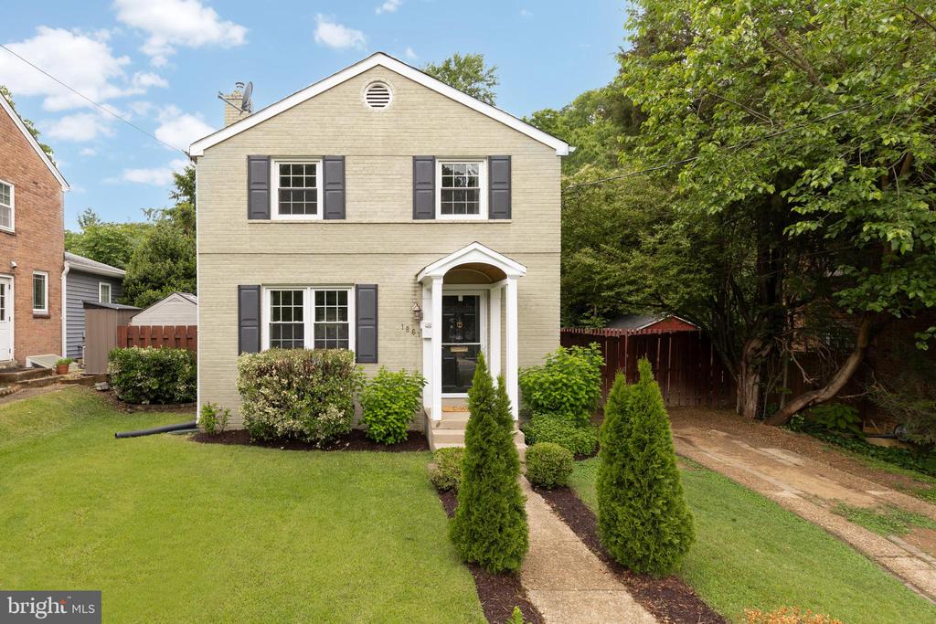 S 1861 GEORGE MASON DRIVE, ARLINGTON, VA 22204, 2 Bedrooms Bedrooms, ,2 BathroomsBathrooms,Residential,For Sale,GEORGE MASON,VAAR2058256