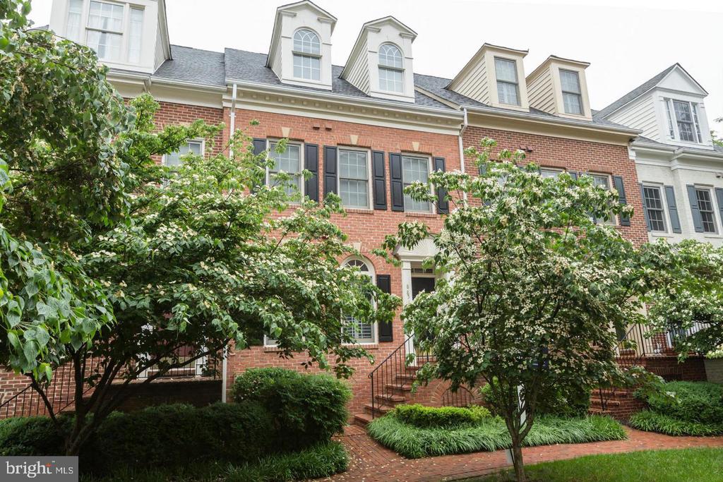8857 ASHGROVE HOUSE LANE, VIENNA, VA 22182, 3 Bedrooms Bedrooms, ,3 BathroomsBathrooms,Residential Lease,For Rent,ASHGROVE HOUSE,2,VAFX2243850
