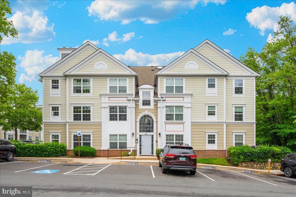 112 KENDRICK PLACE 112, GAITHERSBURG, MD 20878, 2 Bedrooms Bedrooms, 7 Rooms Rooms,2 BathroomsBathrooms,Residential Lease,For Rent,Kentlands Ridge Codm,KENDRICK,1,MDMC2181872