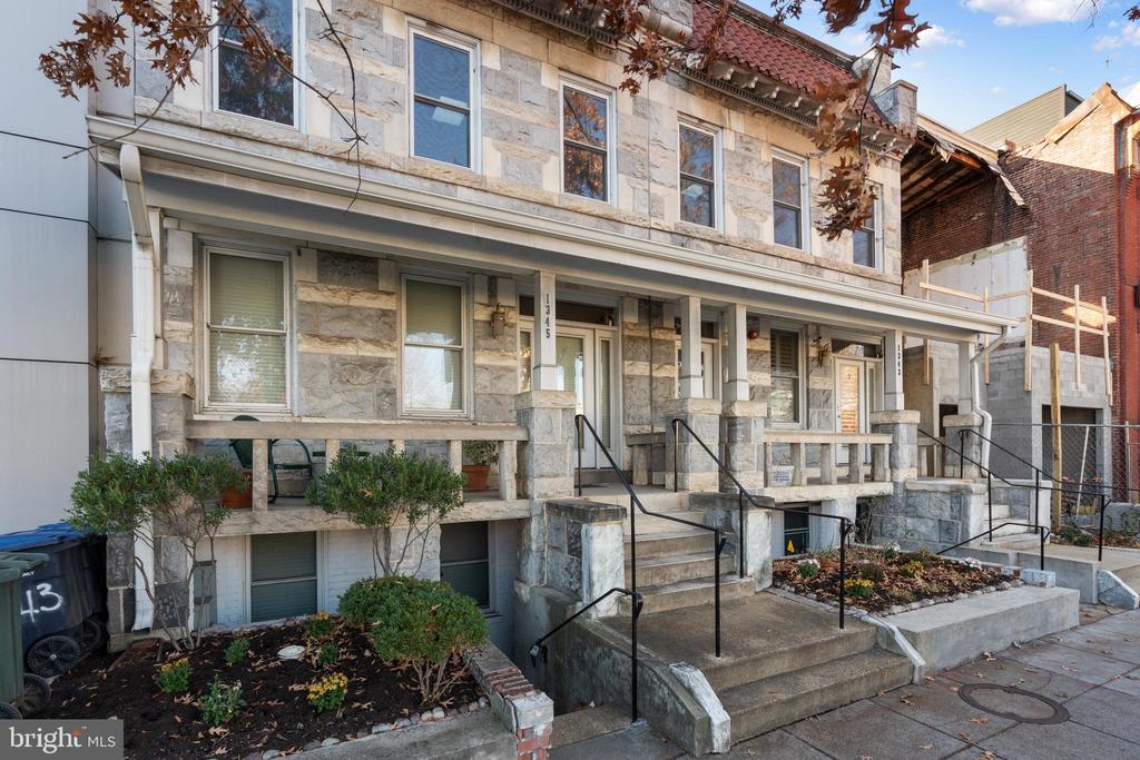 1345 PENNSYLVANIA AVENUE SE 6, WASHINGTON, DC 20003, 2 Bedrooms Bedrooms, ,2 BathroomsBathrooms,Residential,For Sale,PENNSYLVANIA,DCDC2203540